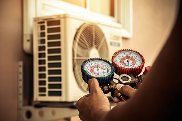 Professional Hvac technician working in Suwanee, GA